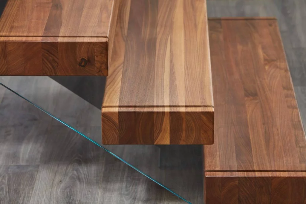 Tread caps for floating stair treads