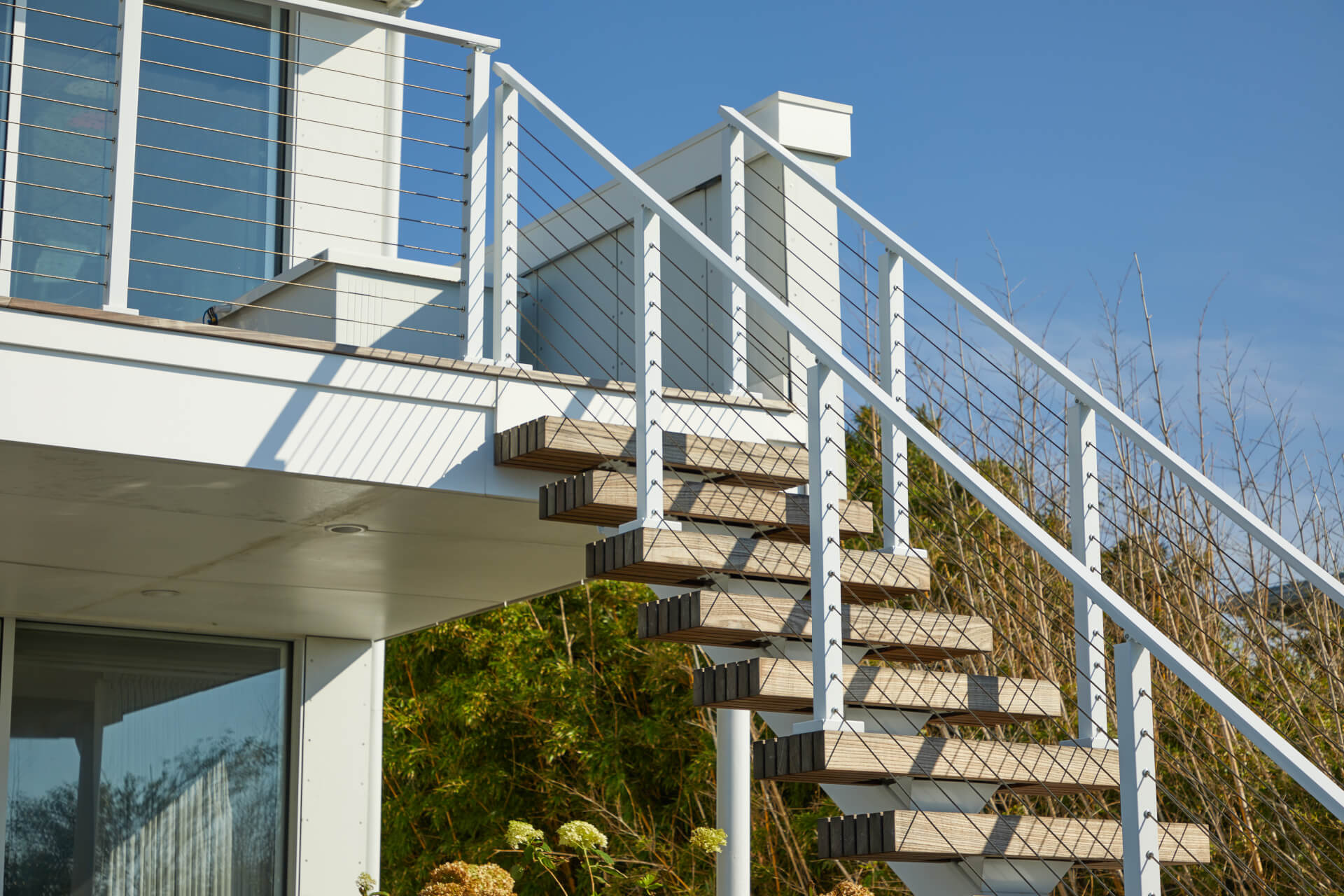 6 Unique Stair Railing Design Ideas to Hold On To - Viewrail