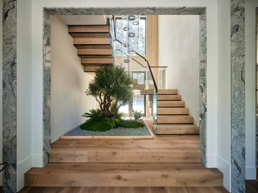 Luxurious and Natural FLIGHT Stack with Glass Railing | Viewrail